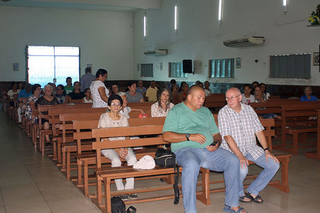 Übergabe der von Pfarrer Kowal gestifteten Monstranz an die Pfarrgemeinde Nossa Senhora de Fatima in Campo Maior (Brasilien)